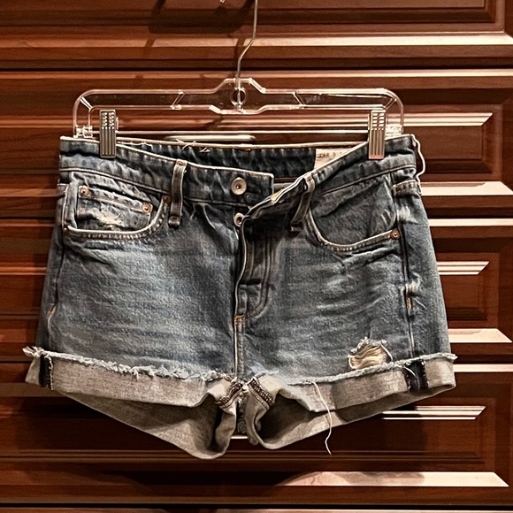 Rag and Bone Boyfriend cut Mid-rise size 25 distressed jean shorts